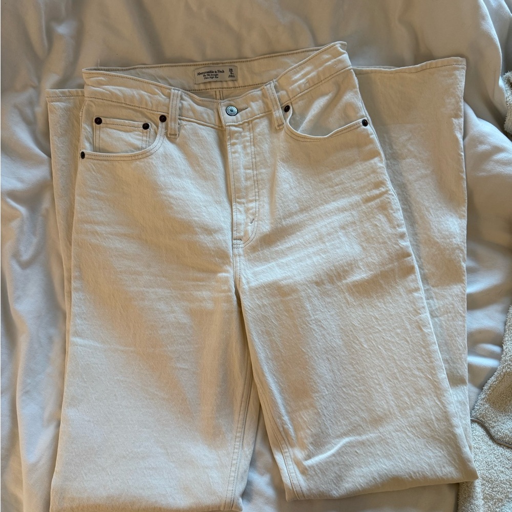 Abercrombie & Fitch High-Rise Straight Jeans in ecru
